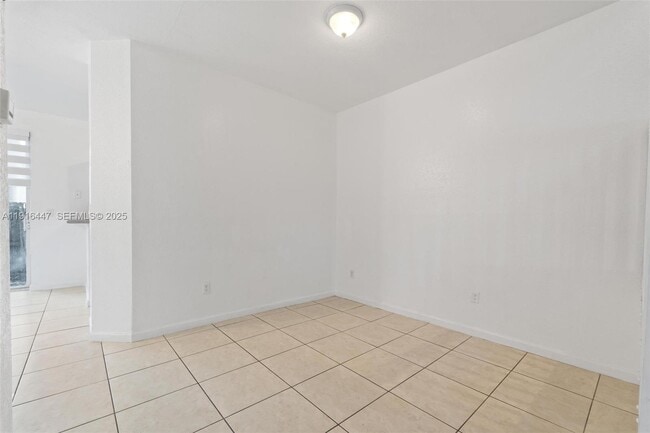 Building Photo - 1406 SE 26th Ct