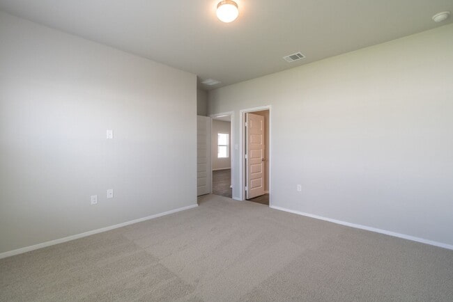 Building Photo - 234 Heritage Ml Trl