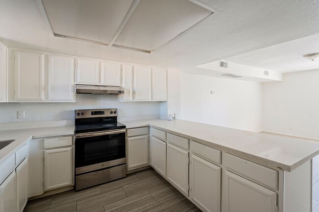 Building Photo - 5869 N 59th Dr