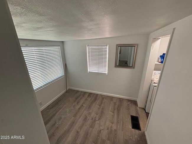 Building Photo - 709 Mohave Way