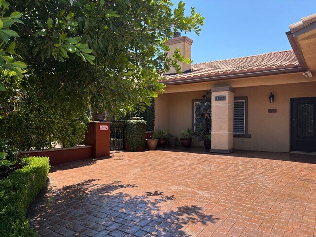 Building Photo - Spectacular-Remodeled 4-Bedroom Home with Pool, Spa, + 600 sqft Bonus Space in lovely Sylmar neig...