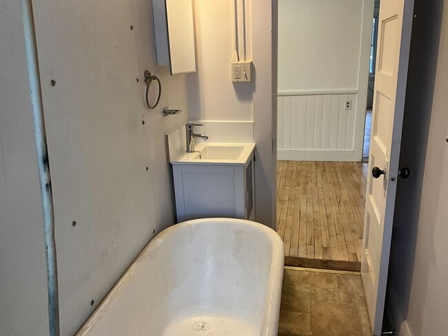 Building Photo - 29 River St