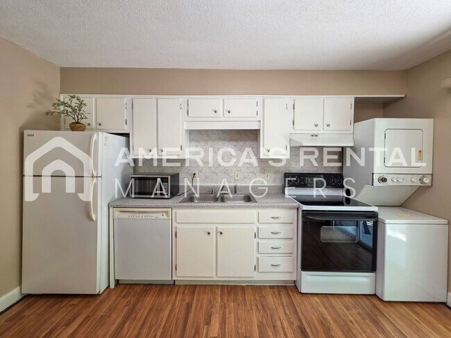 Building Photo - 3441 Sandner Ct