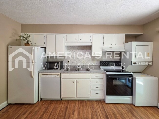 Building Photo - Move-in Special! Cute 1 Bed / 1 Bath Condo in Homewood, AL for Rent - Available NOW! Sign a 13-mo...