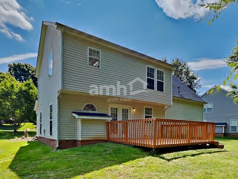 Building Photo - 15010 Ashlight Dr