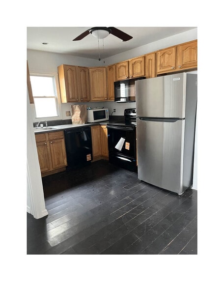 Building Photo - 1391 Park Ave