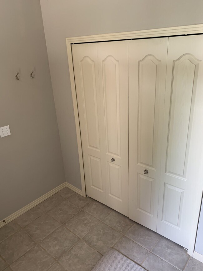 Building Photo - Beautiful Condo For Rent