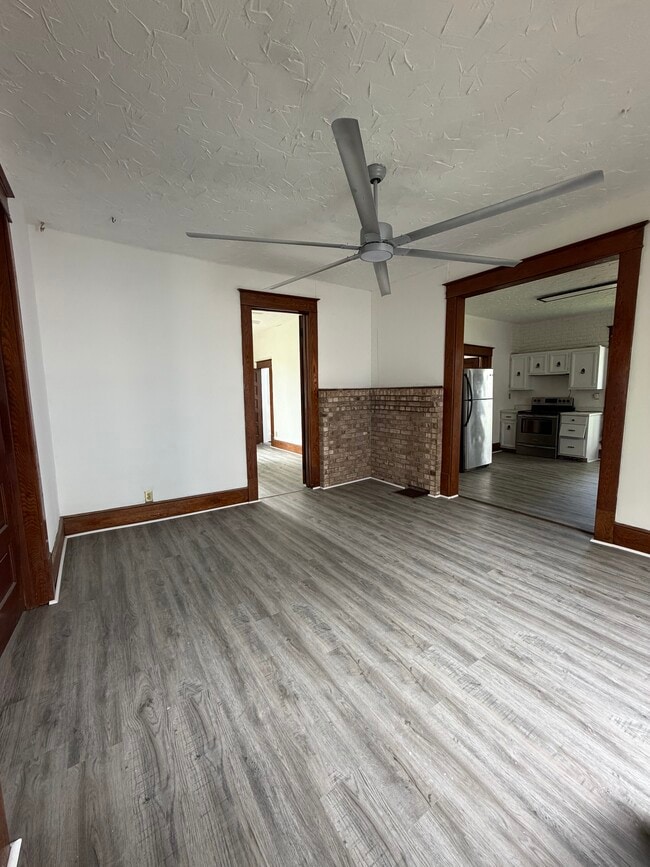 Building Photo - 633 S Apperson Way