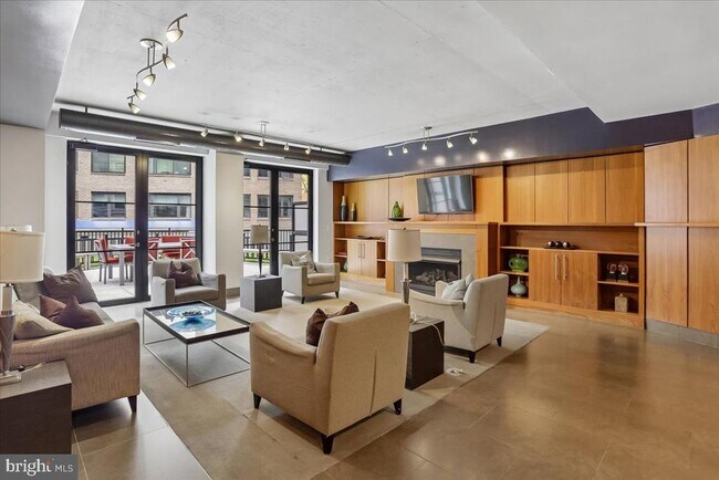 Building Photo - 1133 14th St NW