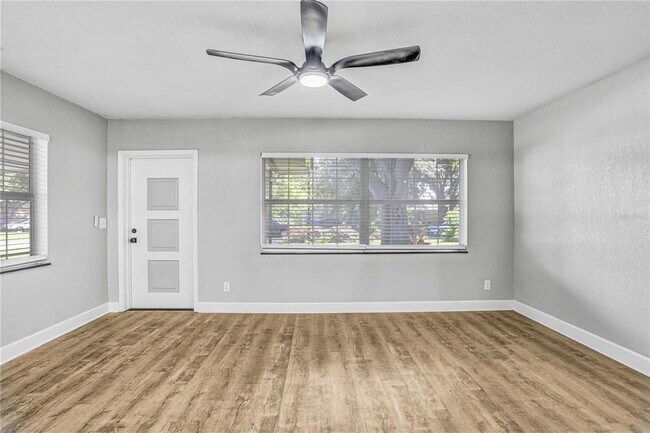 Building Photo - 223 Pinehurst Dr