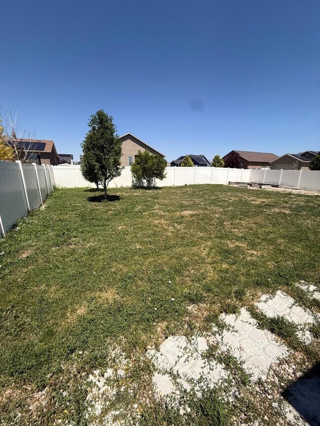 Building Photo - 1375 E Rachel Way