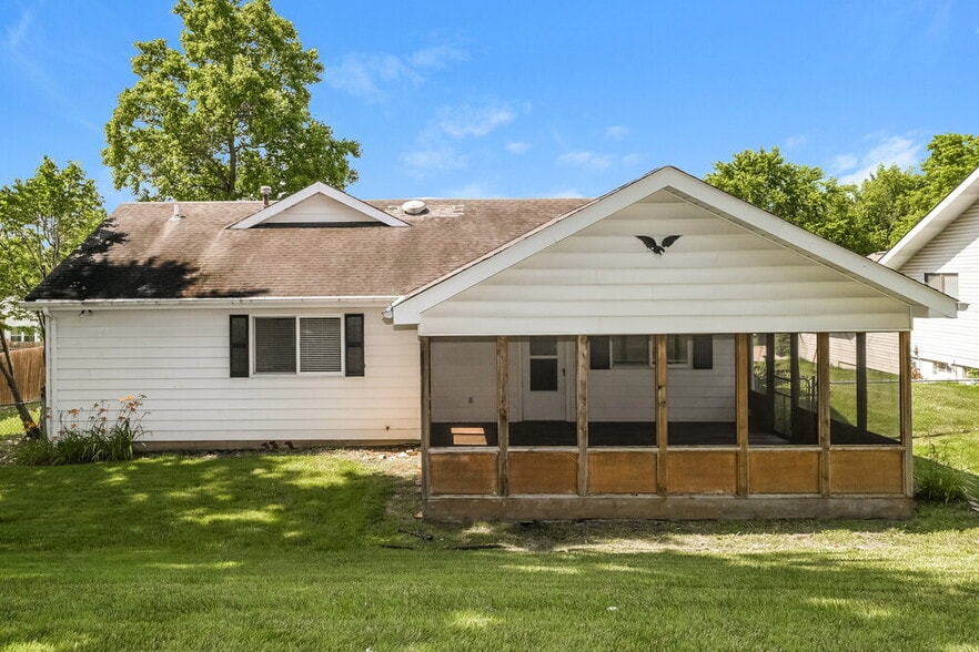 Building Photo - 174 Birchleaf Dr