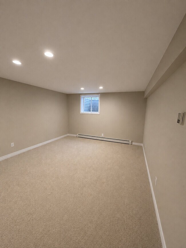 Building Photo - 3147 Westwood Ct