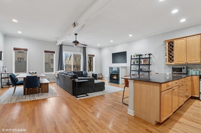 Building Photo - 426 N Noble St