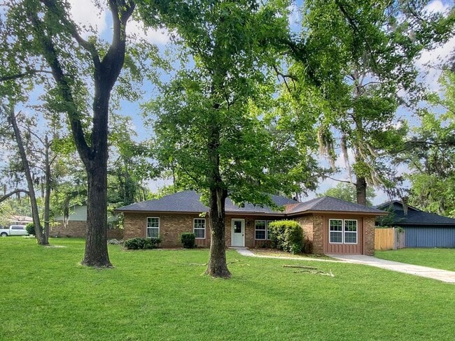 Building Photo - Full Renovated  4 Bed/2 Bath Oasis in Geor...