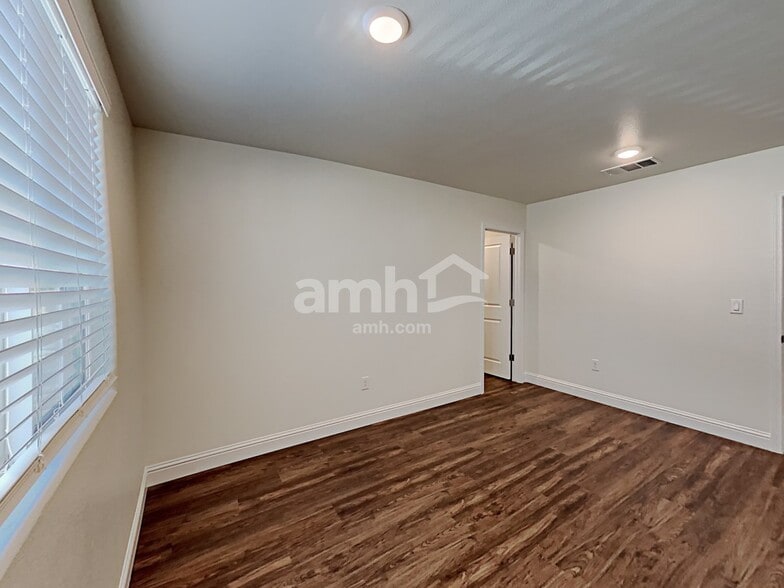 Building Photo - 719 Terrain Star Ave