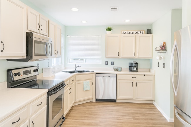Building Photo - Stunning 5-Bedroom Home in the Heart of Pa...