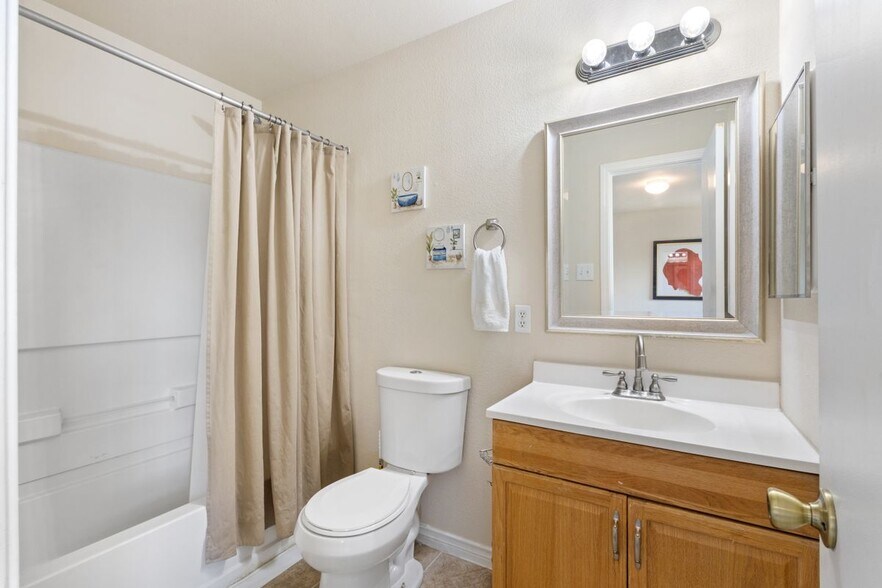 Building Photo - 7807 Kingsbury Wood