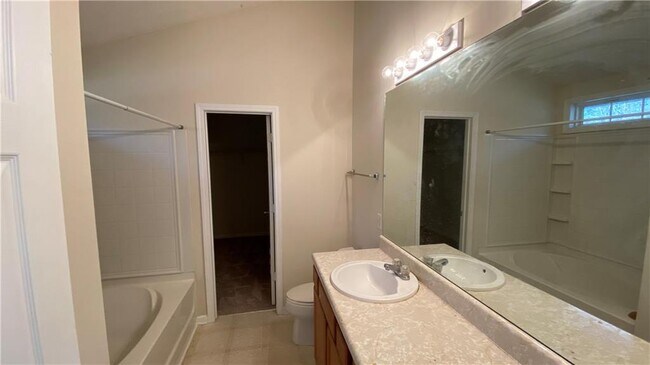 Building Photo - 986 Hawthorn Ln