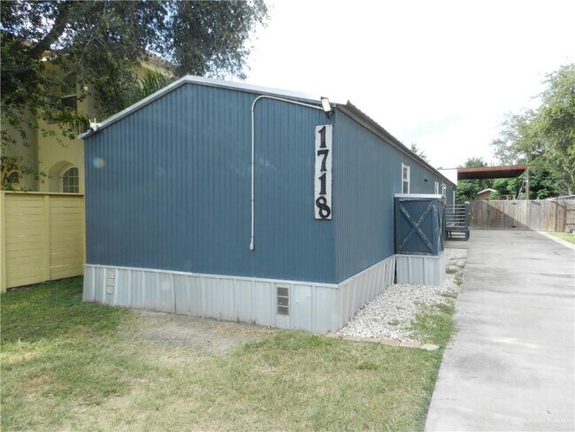 Building Photo - 1718 E Juarez Ave