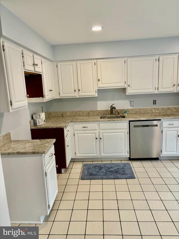 Building Photo - 6803 Wild Rose Ct