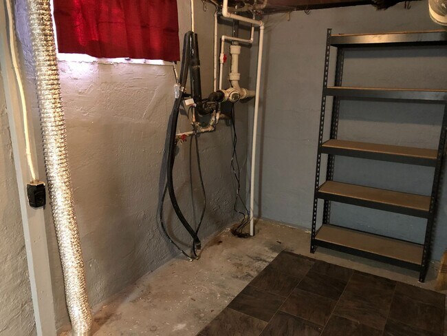 Building Photo - Beautiful 3 bedroom in Hyde Park neighborhood