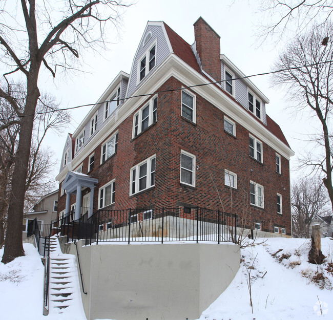 Building Photo - 509 S Beech St