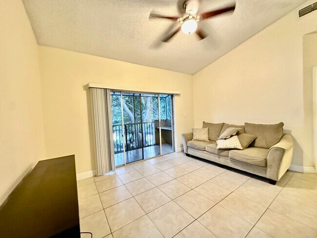 Building Photo - 660 Cypress Club Way