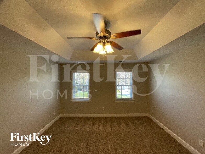 Building Photo - 113 Longwood Dr