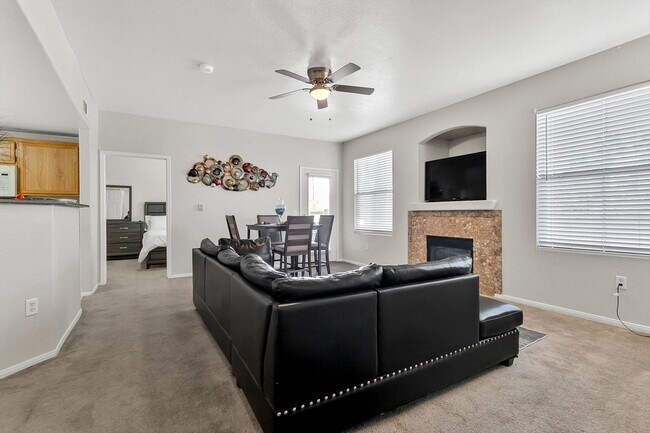 Building Photo - Fully Furnished/Great location 3 bedrooms 2  bath, community pool/gated in south summerlin area