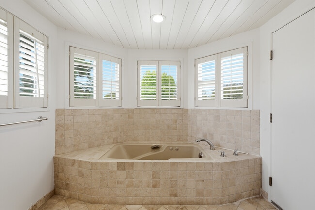 Building Photo - 28751 King Arthur Ct