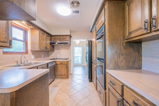 Building Photo - 9202 Benning Dr