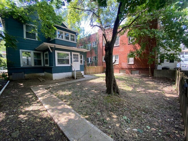 Building Photo - 428 E Lane Ave