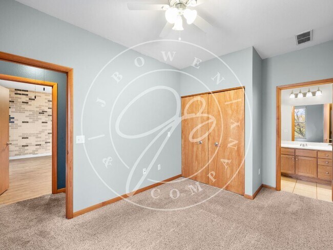 Building Photo - "Elegant and Spacious 3-Bedroom home on 4 levels in the heart of Downtown Toledo with amazing vie...