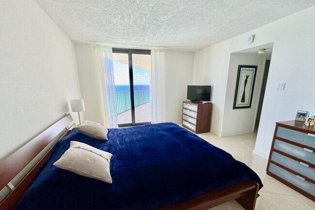 Building Photo - 5420 N Ocean Dr