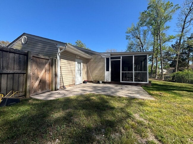 Building Photo - Lovely on Lance