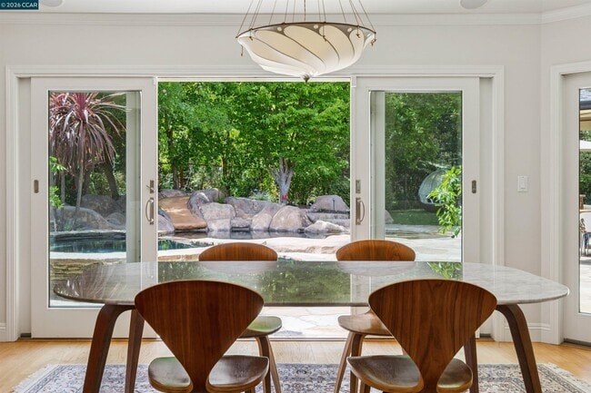 Building Photo - 783 Los Palos Manor