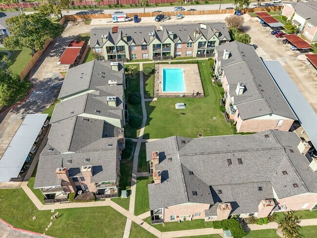 Building Photo - 18800 Egret Bay Blvd