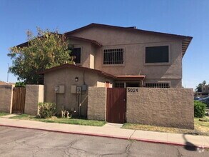 Building Photo - Very Nice 2 Story, 2 Bedroom, 1 Bath Townh...