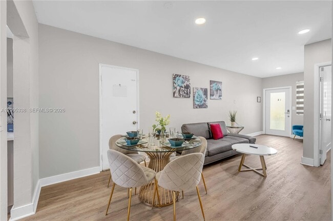 Building Photo - 10006 E Bay Harbor Dr