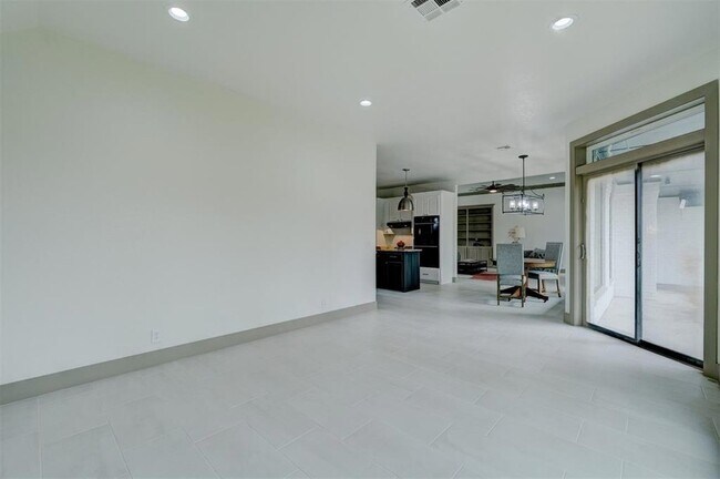 Building Photo - 3616 Burlington Dr