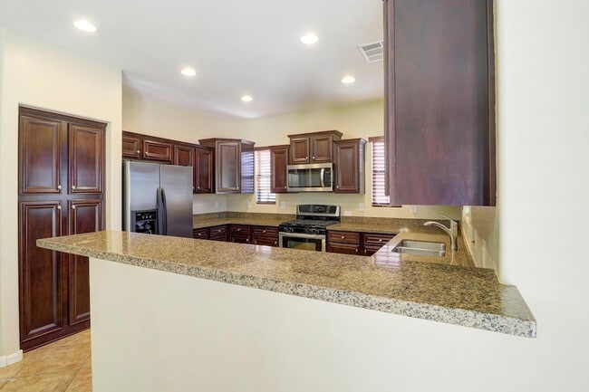 Building Photo - 15359 W Columbine Dr