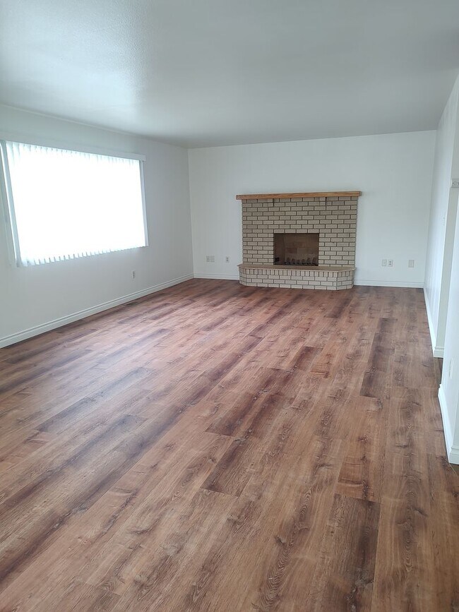 Building Photo - 1439 Terrace Dr