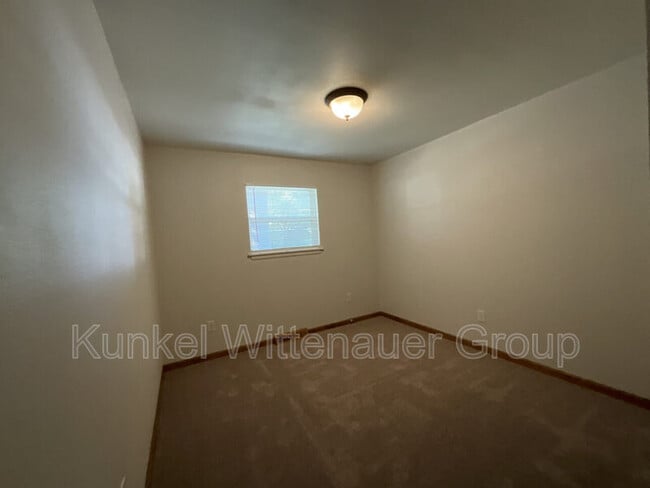 Building Photo - 203 Renee Dr