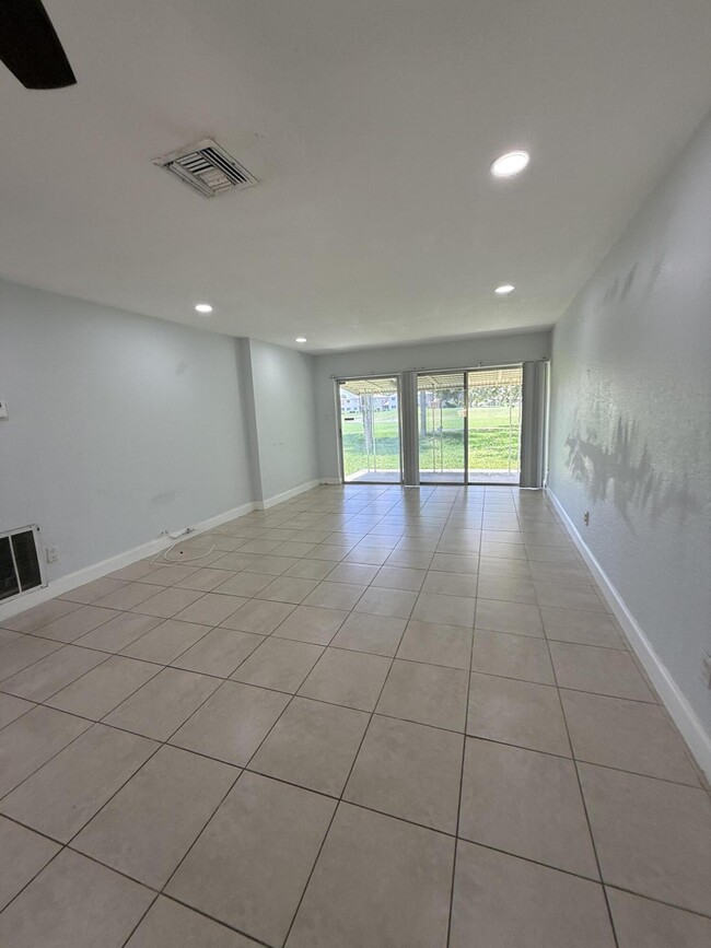 Building Photo - 9640 Oakburst Ln