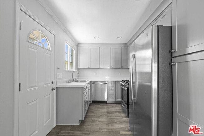 Building Photo - 1960 N Ontario St