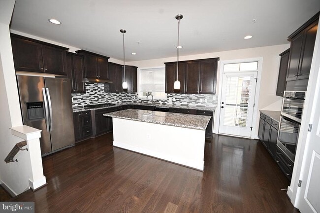 Building Photo - 2413 Glenallan Ave