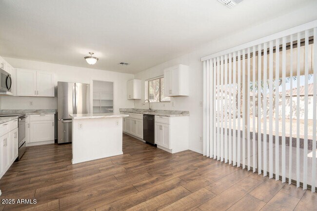 Building Photo - 7940 W Mission Ln