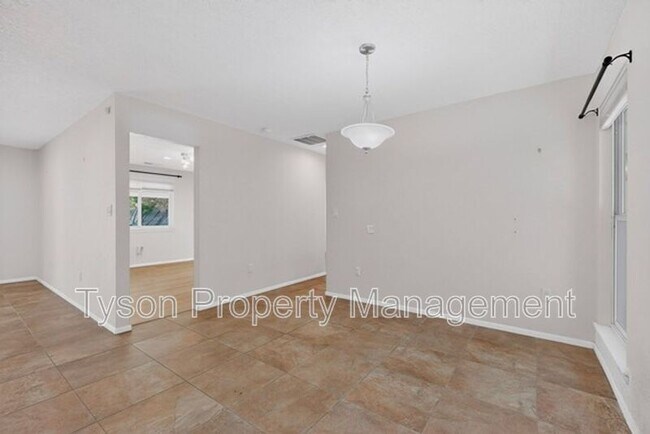Building Photo - 8301 Cherry Hills Dr NE