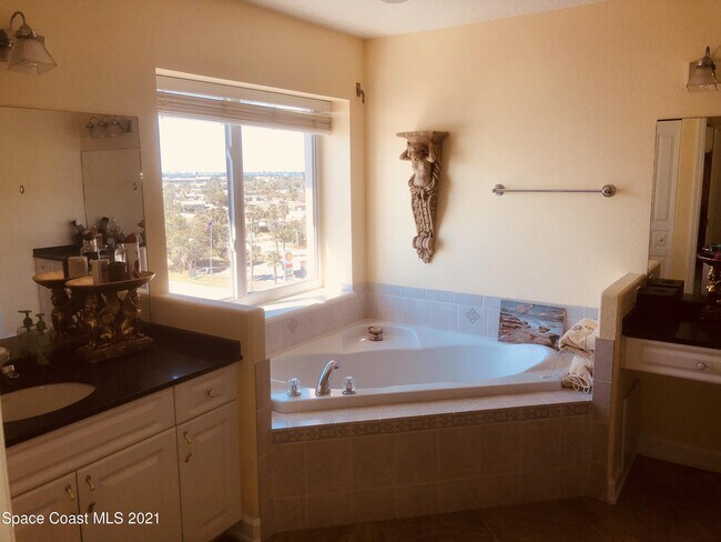 Building Photo - 2075 Jimmy Buffett Mem Hwy